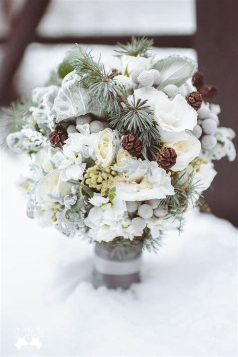 20 Chic Wedding Bouquets Ideas For Winter Brides