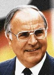 Helmut kohl wurde als kanzler der einheit verehrt, polarisierte aber auch. Analysis - Factors in the Fall of the Berlin Wall