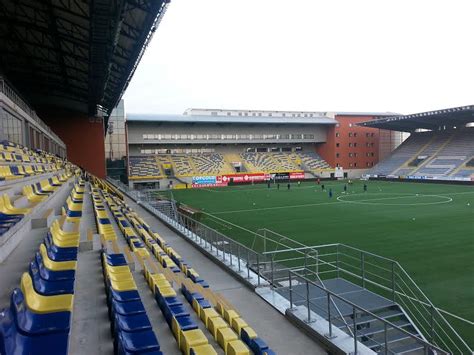 Explore tweets of stvv @stvv on twitter. File:Stvv stadion Sint-truiden.jpg - Wikimedia Commons
