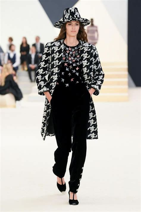 Défilé Chanel Haute Couture automne hiver 2022 2023 Paris Elle