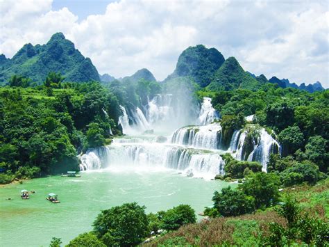 14 Amazing Waterfalls Around The World You Have To Travel