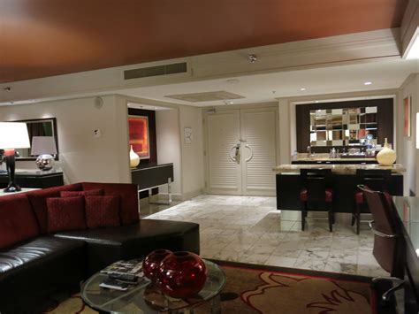You can fit up to 6 guests at hotels with an average star rating of 3.67. LAS VEGAS DAZE: Mirage one bedroom tower suite via MyVegas!