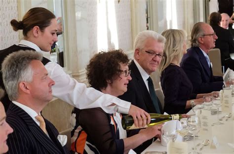 Herzlich willkommen auf der offiziellen website von winfried kretschmann. Die Schauspielerin und frühere MTV-Moderatorin Kimsy von ...