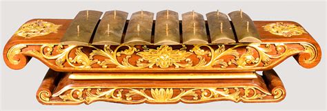 Alat musik kendang merupakan instrumen dalam gamelan jawa tengah yang alat musik tradisional ini menjadi instrumen keras. Contoh Alat Musik Gamelan Beserta Penjelasannya Lengkap - Balubu