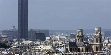 Les travaux de désamiantage auraient du s'achever en 2009, mais ils ne sont toujours pas terminés. La Tour Montparnasse (encore) rattrapée par l'amiante