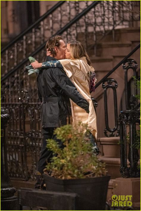 photo sarah jessica parker john corbett film kissing scene for and just like that 19 photo