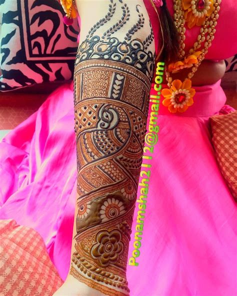 Get inspired by these decorative hand comments. Pin by Rabia Naz on Bridal mehendi designs hands | Bridal ...