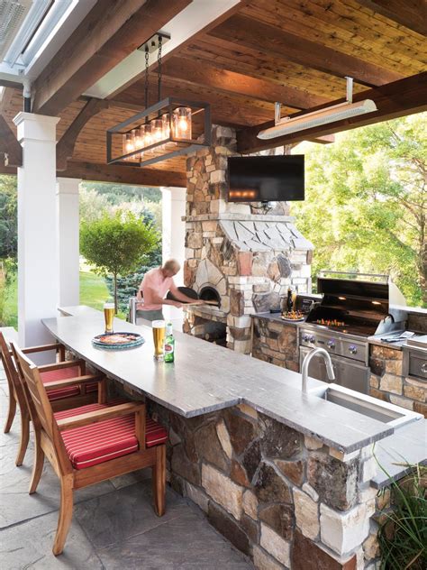 Outdoor pizza ovens can be. Outdoor Kitchen With Pizza Oven | HGTV