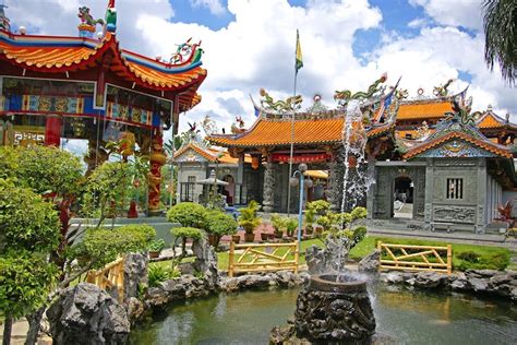 The batu pahat district is a district in the state of johor, malaysia. Chinese Temple fountain Batu Pahat. | Fountain, World, Temple