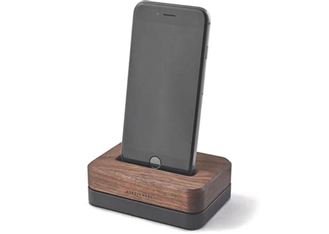 10 Iphone Docks That Will Look Awesome On Your Desk