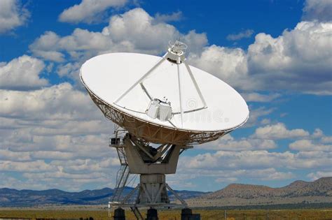 Radar Dish In Desert Stock Image Image Of Single Satellite 6531243