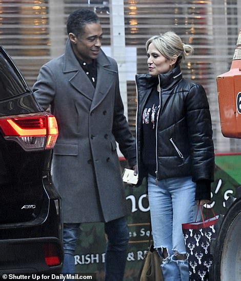 Gma Hosts Amy Robach And Tj Holmes Are Seen Looking Cozy In Nyc As