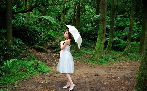 White Umbrella And White Dress Walpaper Share Walpaper Share