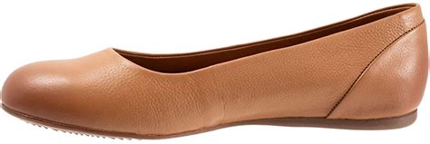 parcijalan odoljeti isto 10 nude ballet flats youll wear every day sedam podrijetlo pretjeran