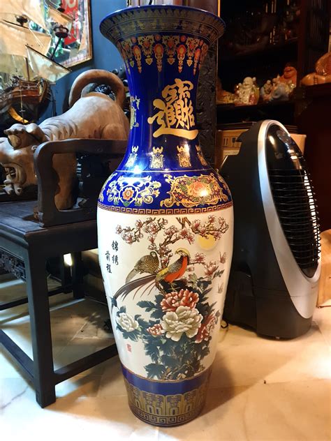 Elegant Tall Oriental Floor Vase Hadir