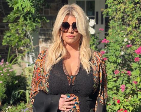Pregnant Jessica Simpson Was Hospitalized For Bronchitis