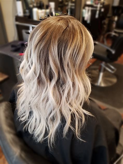 Balayage Blonde Highlights By Danielle Mikolaizik Balayage Hair Ombre