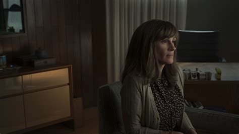 Homecoming Review Julia Roberts Makes Slick Series Debut On Amazon