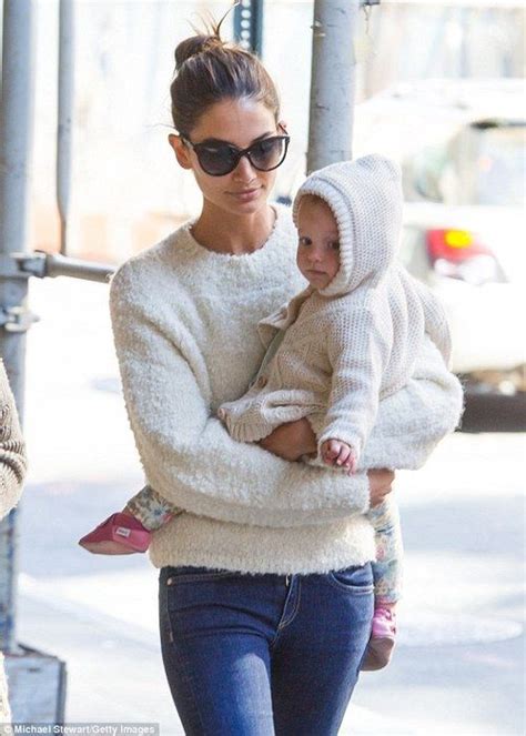 Lily Aldridge In Nyc With Daughter Dixie Fashion Models Fashion
