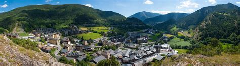 Andorre ne dispose ni de gare ni d'aéroport. Vol Andorre - Billet avion Andorre pas cher avec BDV.fr