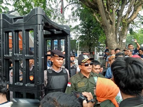 Ribuan Personil Polisi Siaga Di Kantor Bawaslu Sumut Medan