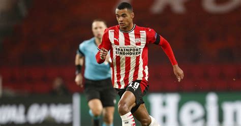 He is just 20 years of age. Cody Gakpo neemt sluiproute naar de top; bondscoach Frank ...