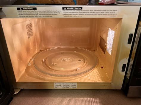 Accidentally burnt popcorn really badly inside the microwave. Can’t