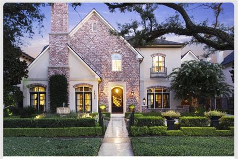 White Washed Brick And Stucco Brick Exterior House Stucco Homes