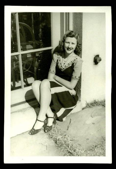 Vintage Pretty Girl Photo 1940s Outdoors Pretty Girls Photos Pretty