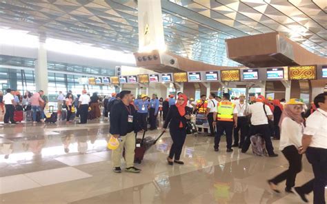 Saat ini sudah tersedia stasiun lokasinya berada di kompleks bandar udara internasional adisumarmo. Lowongan Porter Bandara Soekarno Hatta : Bandara soekarno hatta sendiri, tahun 2017 kemarin ...