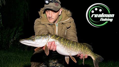 River Thames Pike On Maggots Youtube