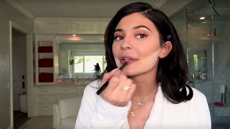 kendall jenner makeup routine kendall jenner s fabulous five minute makeup routine yes she