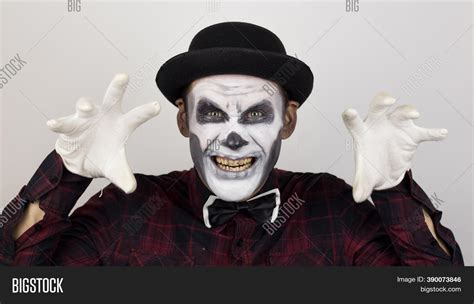 Horrible Man Clown Image And Photo Free Trial Bigstock
