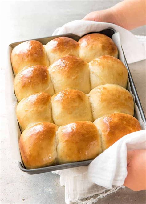 Soft No Knead Dinner Rolls In A Baking Pan Fresh Out Of The Oven