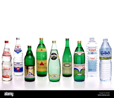 Los Diferentes Tipos De Agua Mineral En Botellas Fotografía De Stock