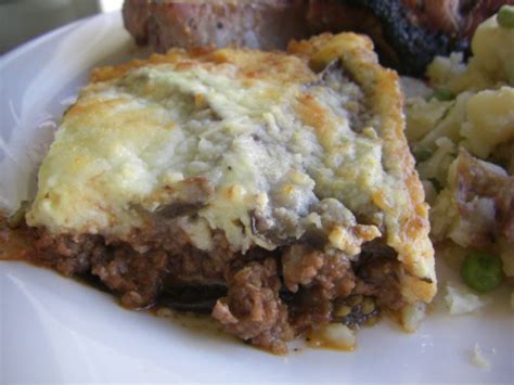 1 k 200gr (2 ½ lb) eggplants (large ones with more white flesh) 600 gr (1 ½ lb) minced meat (either beef or pork, or a mixture of the two) 2 onions chopped Authentic Greek Moussaka Recipe - Food.com