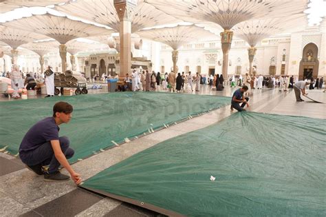 Nah dengan ini saya akan membagikan kumpulan menu buka puasa yang praktis tapi tetap enak, sehat dan bergizi. FOTO: Suasana Berbuka Puasa di Masjid Nabawi