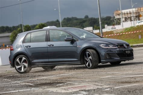 It was introduced in berlin on 4 september 2012, before a public launch at the 2012 paris motor show and marketed for the 2013 model year. Volkswagen Golf GTI Mk7.5 review: Still the hole-in-one ...
