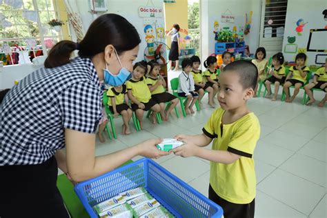 Vinamilk Celebrates 14 Years Benefiting Vietnamese Children With School