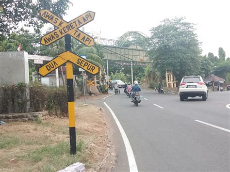 Check spelling or type a new query. Hantu Tanpa Kepala di Rel Kereta Bintaro Jakarta | Tagar