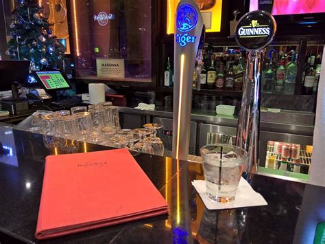 Drinking At Singapore Airport Bars Galore