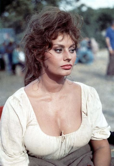 Ontdek de perfecte stockfoto's over sophia loren young en redactionele nieuwsbeelden van getty images kies uit premium sophia loren young van de hoogste kwaliteit. A young Sophia Loren | SOPHIA LOREN | Pinterest | Sophia ...