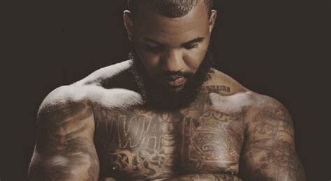 Game Gets Caught Fingering His Girlfriend In Public And Making Her Smell His Fingers Photo