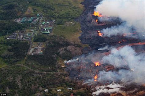 Hawaii Volcano Lava Creeps Onto Geothermal Power Plant Daily Mail Online