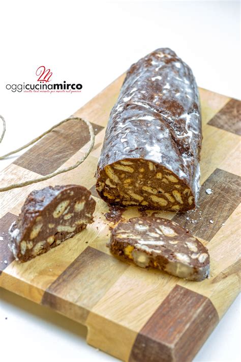 Come si prepara il salame al cioccolato senza uova e burro. Salame al cioccolato senza uova e burro | Oggi Cucina Mirco