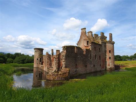 Caerlaverock Castle Scotlands Fascinating Medieval Fortress Baldhiker