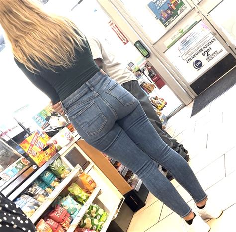 Cute College Blonde Bubble Butt 🍑 In Jeans Tight Jeans Forum