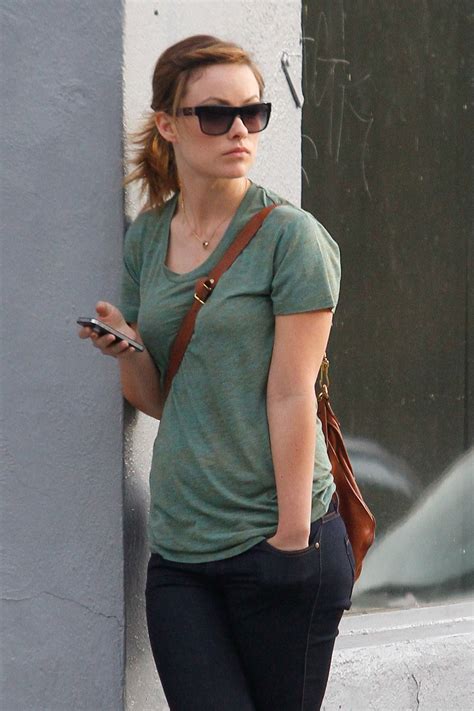 Olivia Wilde Playing With Her Iphone In Los Angeles Hawtcelebs