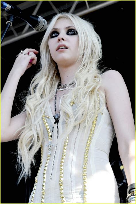 Taylor Momsen Warped Tour With The Pretty Reckless Photo 2462354