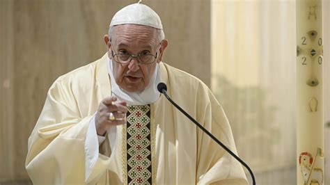 Pope Francis prays for families going hungry amid pandemic 